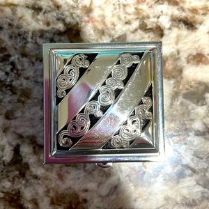 Brighton pill holder